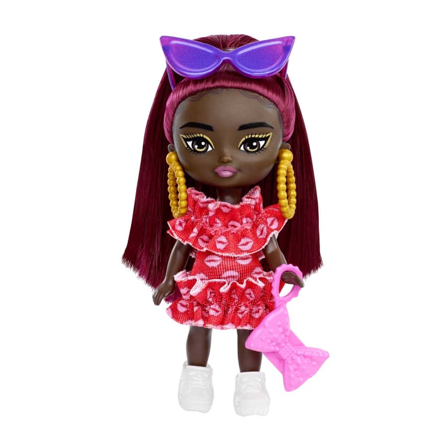 Papusa Barbie Extra Mini, 8 cm, Par Rosu si Accesorii