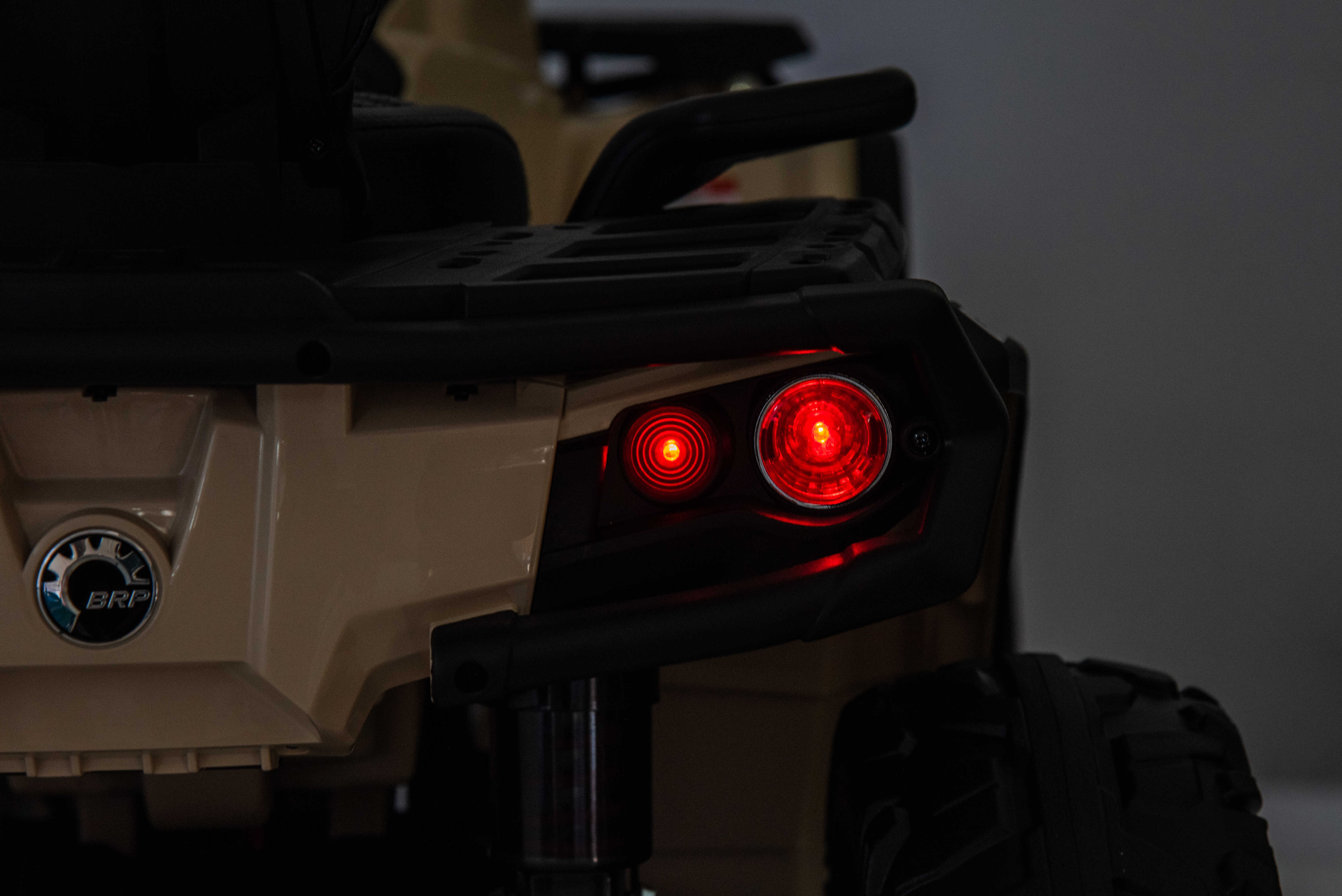 ATV electric copii Can-Am Outlander 24V 4x4 800W Bej, 2 locuri, Bluetooth, roti silentioase, echipare Lux - Autokids.ro - imagine 10