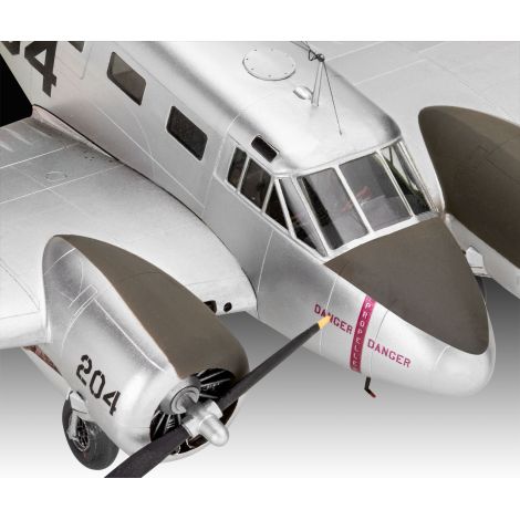 Revell Macheta Beechcraft Model 18 1:48 - imagine 2