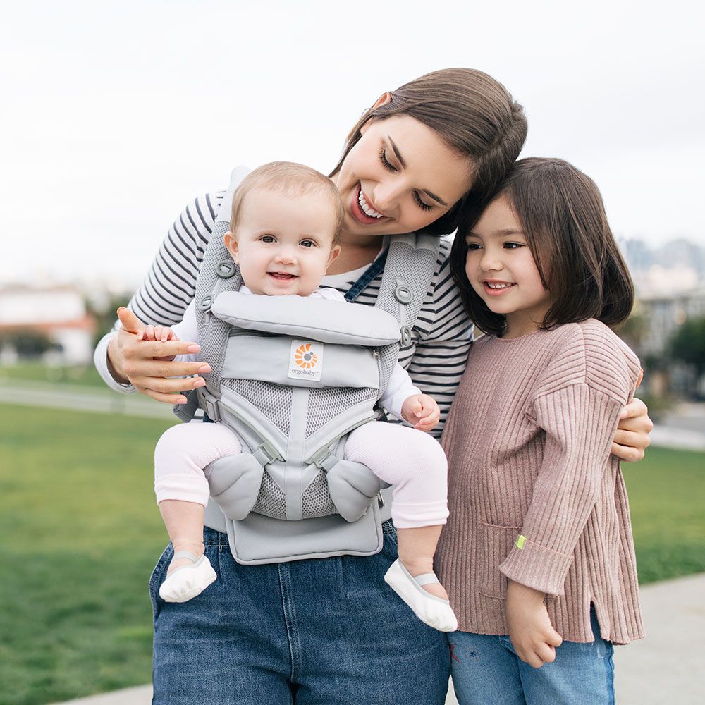 Marsupiu Ergobaby Omni 360 Cool Air Mesh, Gri Perla