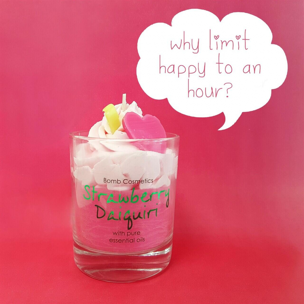 Lumanare Parfumata Strawberry Daiquiri Bomb Cosmetics - imagine 3
