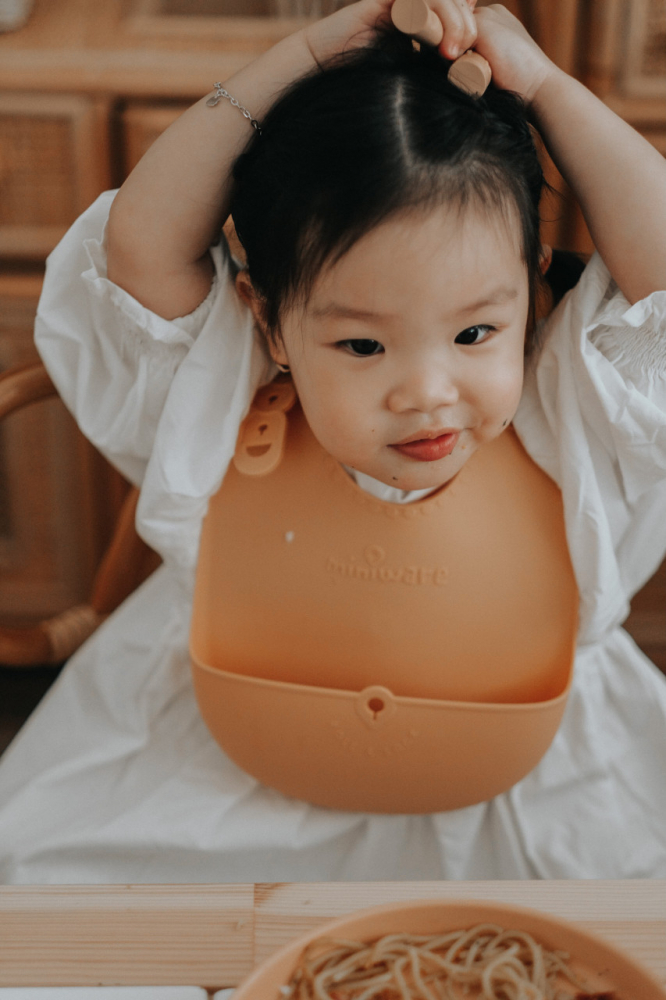 Baveta Miniware Roll & Lock Toffee | Antiderapă - imagine 2