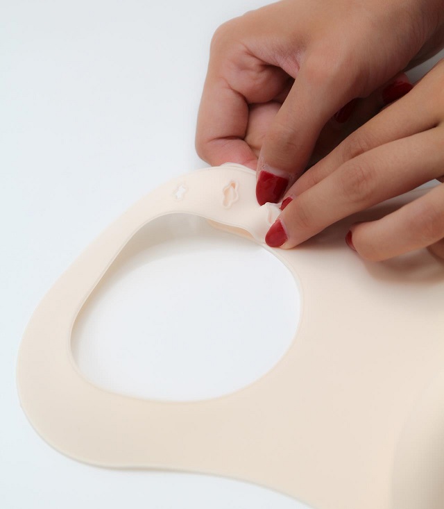 Baveta Silicon BabyJem Mini Ecru Reglabila - imagine 4