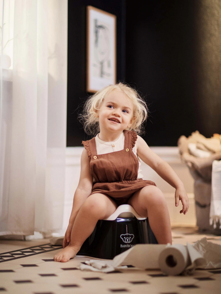 Olita BabyBjorn BlackWhite, confortabilă și stabilă