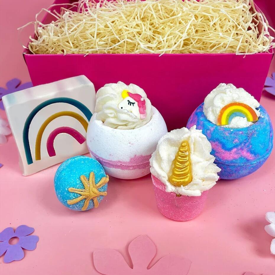 Set Baie Unicorn Bomb Cosmetics | Magic & Relaxare - imagine 2