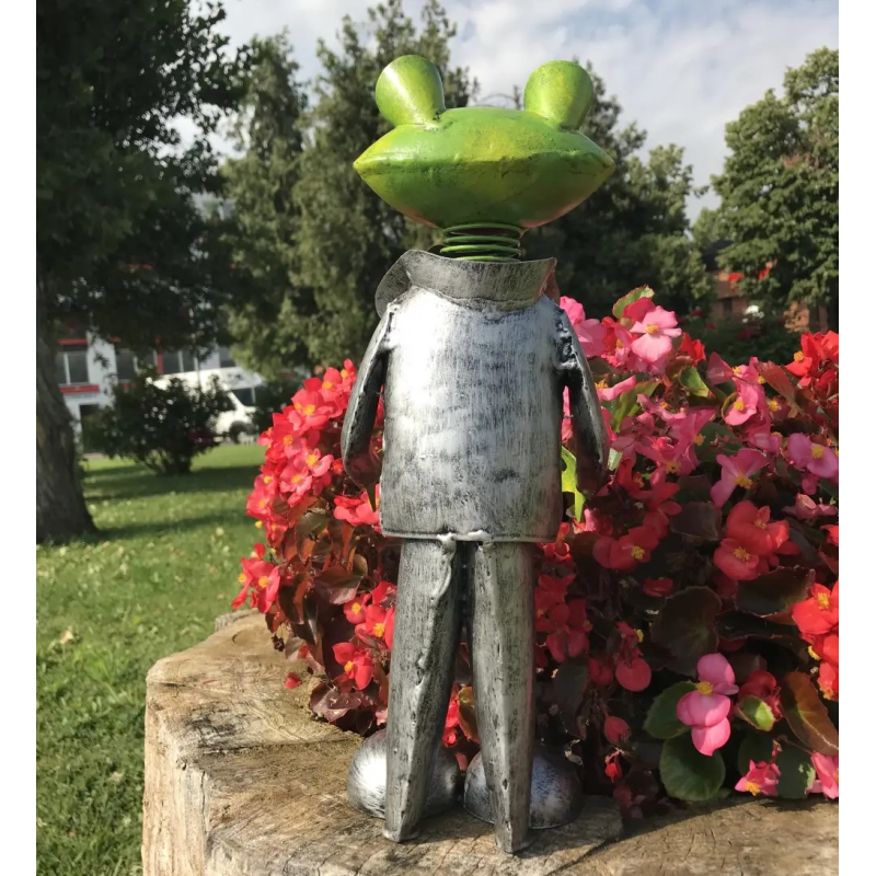 Decoratiune Broscoi Costum - Eleganță Metalică Grădină - imagine 2