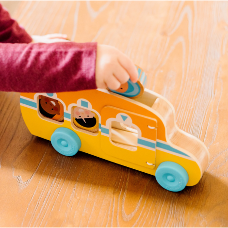 Autobuz lemn Melissa & Doug cu accesorii - imagine 4