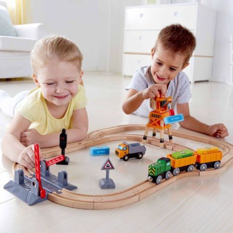 Hape Set Tren Marfa cu Macara - 34 Piese - imagine 2