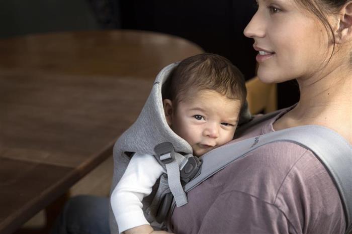 BabyBjorn Marsupiu Mini Light Grey - Purtare anatomica - imagine 4