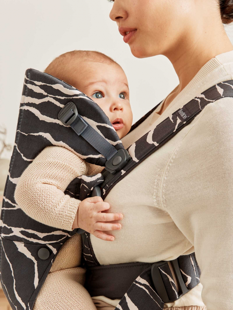 Marsupiu BabyBjorn Mini Anthracite, ediție limitată - imagine 6