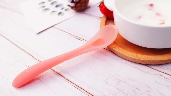 Set 2 lingurițe silicon Mombella roz