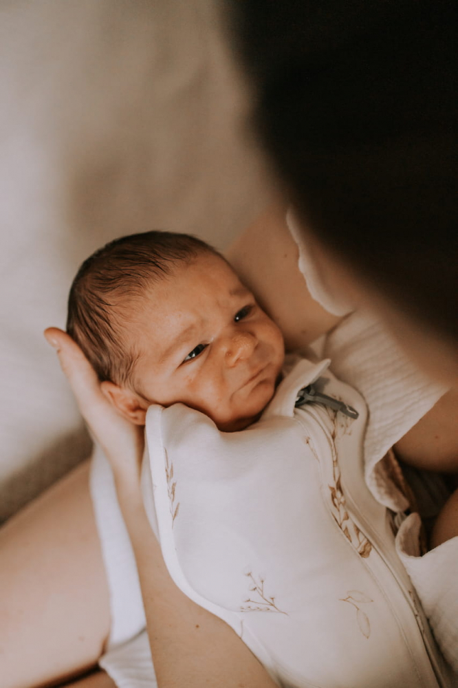 Sac Swaddle Nou Născut Nor Pufos + Căciulită Cream