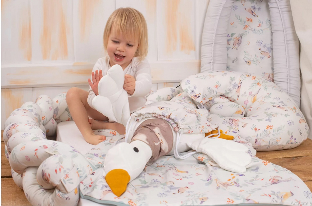 Perna Decorativă Gâscă Amy | Moale și Dătătoare de Comfort