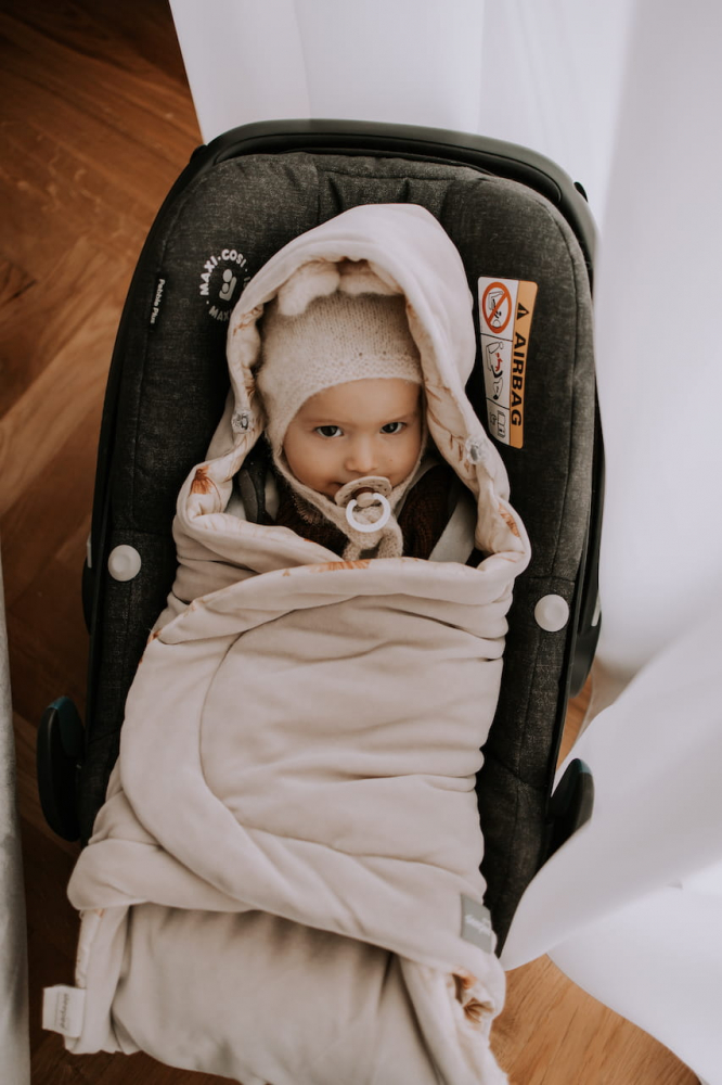 Paturica Nor Pufos Boho Sand pentru Scaun Auto - imagine 3