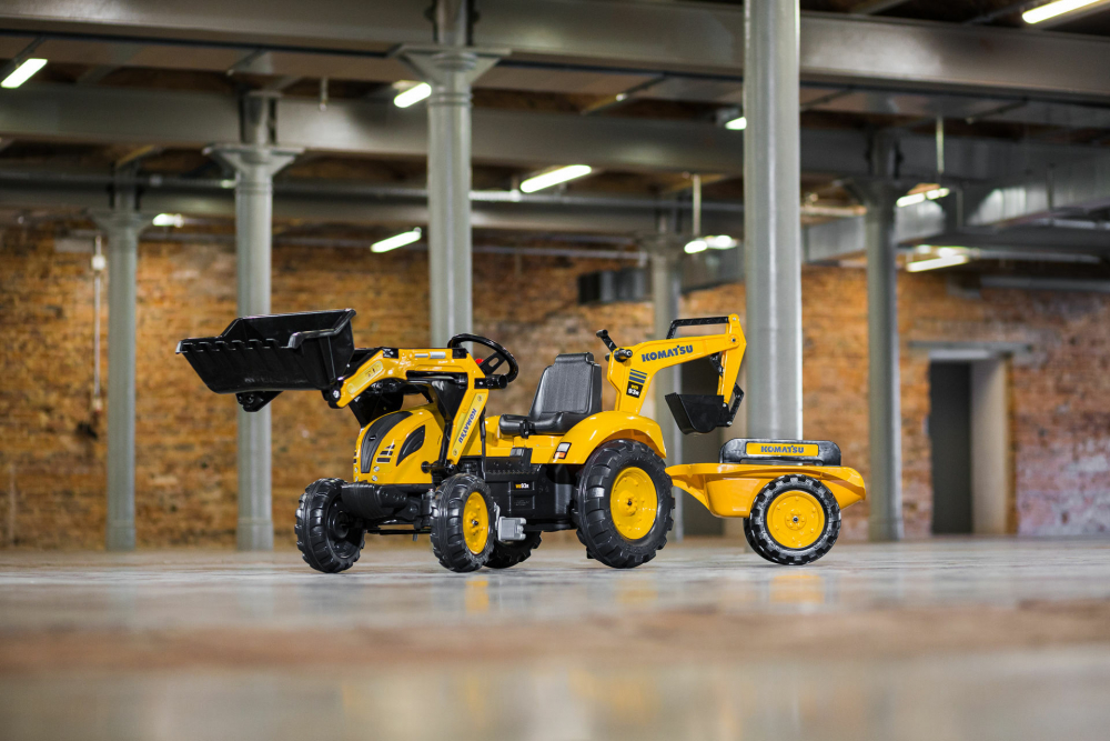 Tractor Komatsu Falk cu Excavator și Remorcă