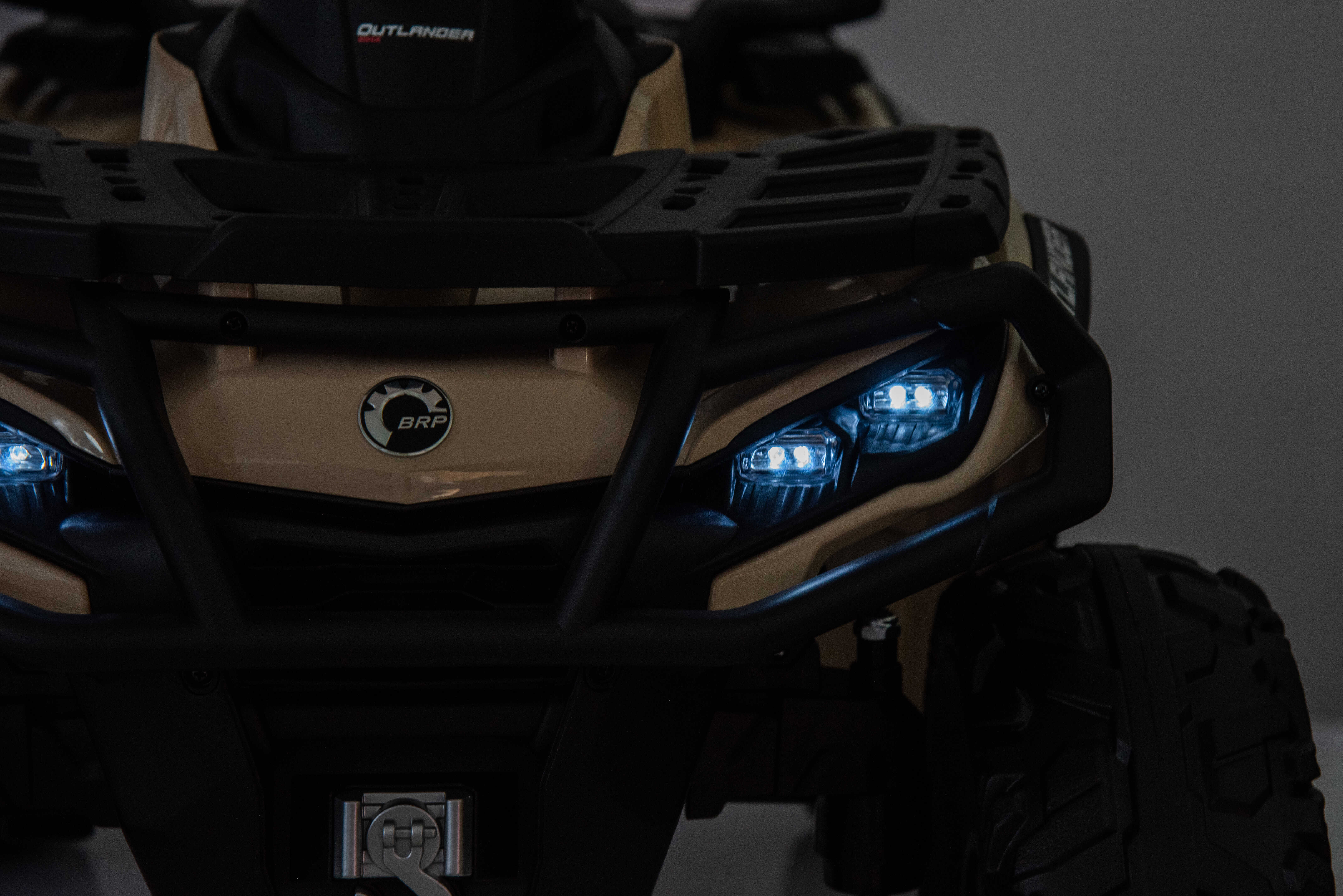 ATV electric copii Can-Am Outlander 24V 4x4 800W Bej, 2 locuri, Bluetooth, roti silentioase, echipare Lux - Autokids.ro - imagine 11