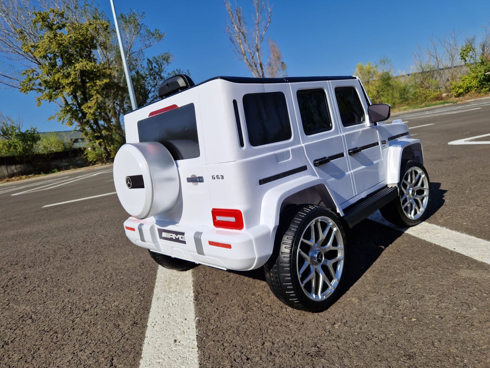 Masinuta Electrica Mercedes AMG G63 12V Lux - imagine 3