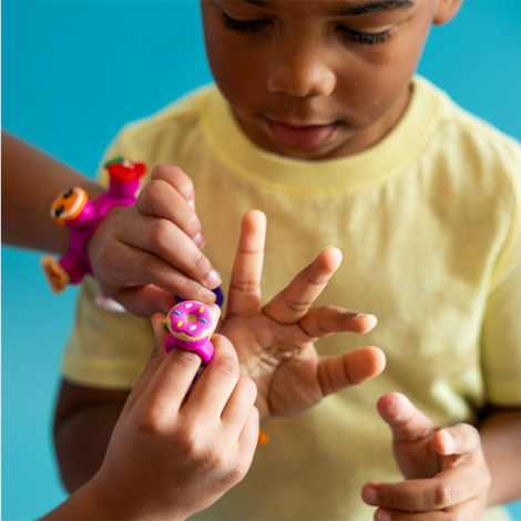 Fat Brain Toys Set Plip Charms Brățară Pop-it - imagine 3