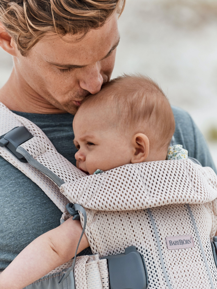 Babybjorn One Air Pearly Pink - Ergonomic 3D Mesh - imagine 2