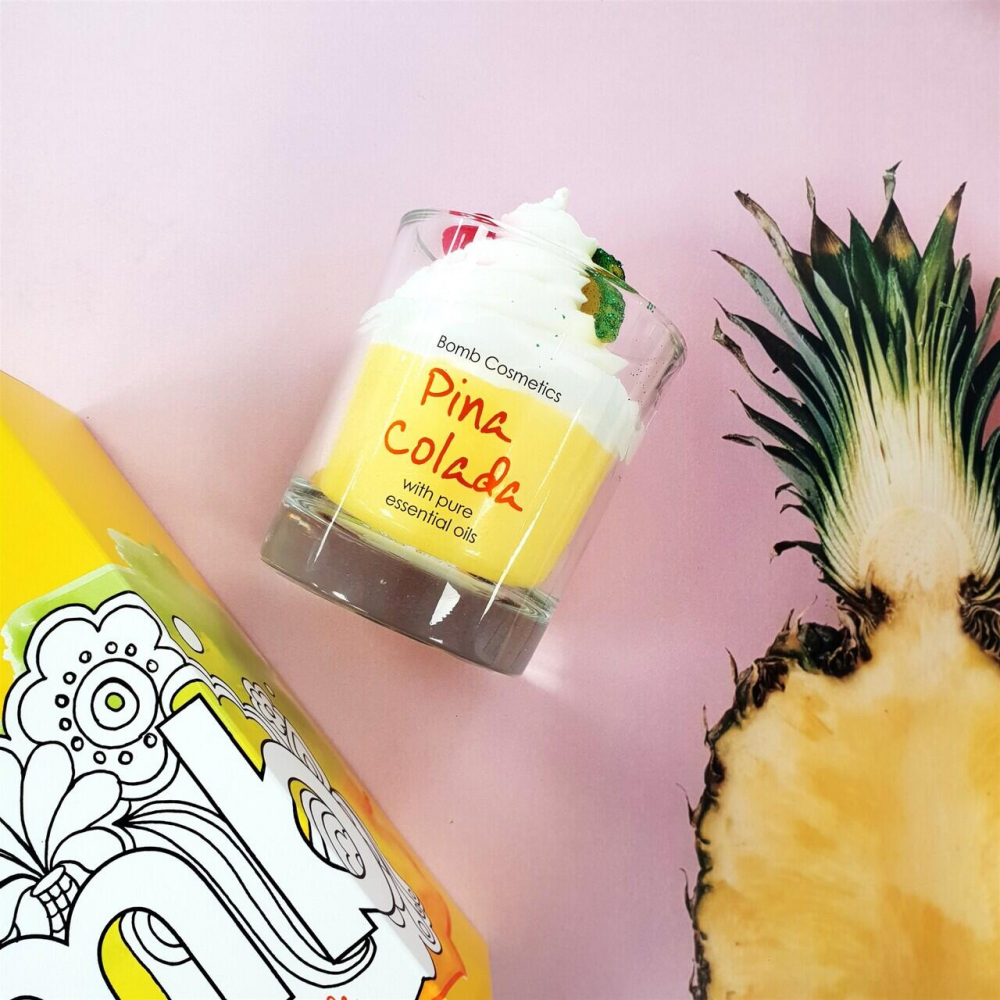 Lumanare Pina Colada Bomb Cosmetics 160g Vegan - imagine 2