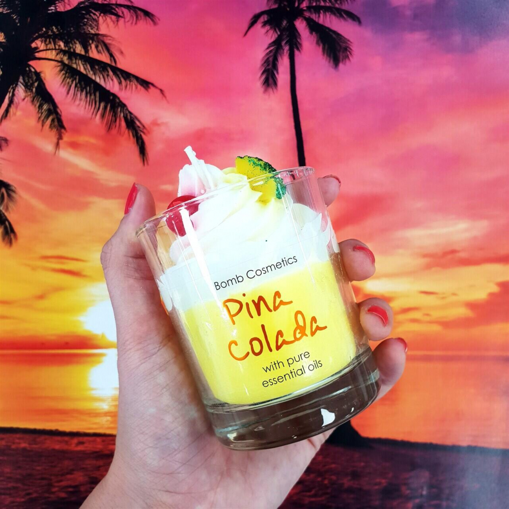 Lumanare Pina Colada Bomb Cosmetics 160g Vegan - imagine 3