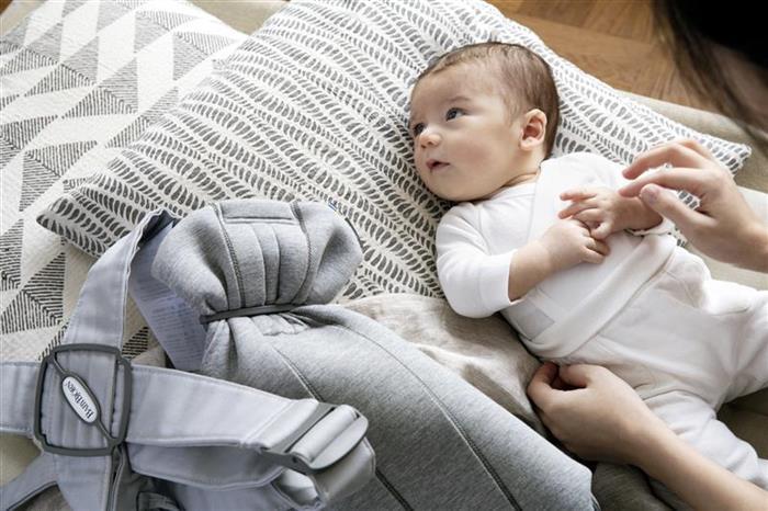 BabyBjorn Marsupiu Mini Light Grey - Purtare anatomica - imagine 6