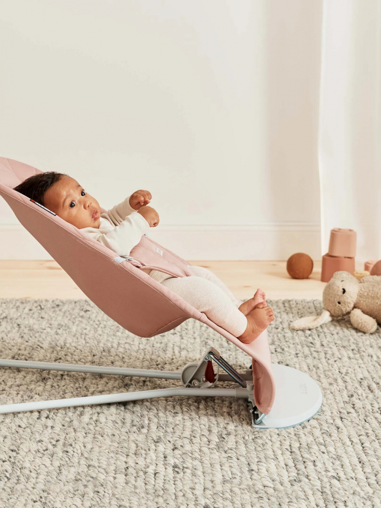 Balansoar BabyBjorn Bliss Pink, ergonomic, cu jucării - imagine 2