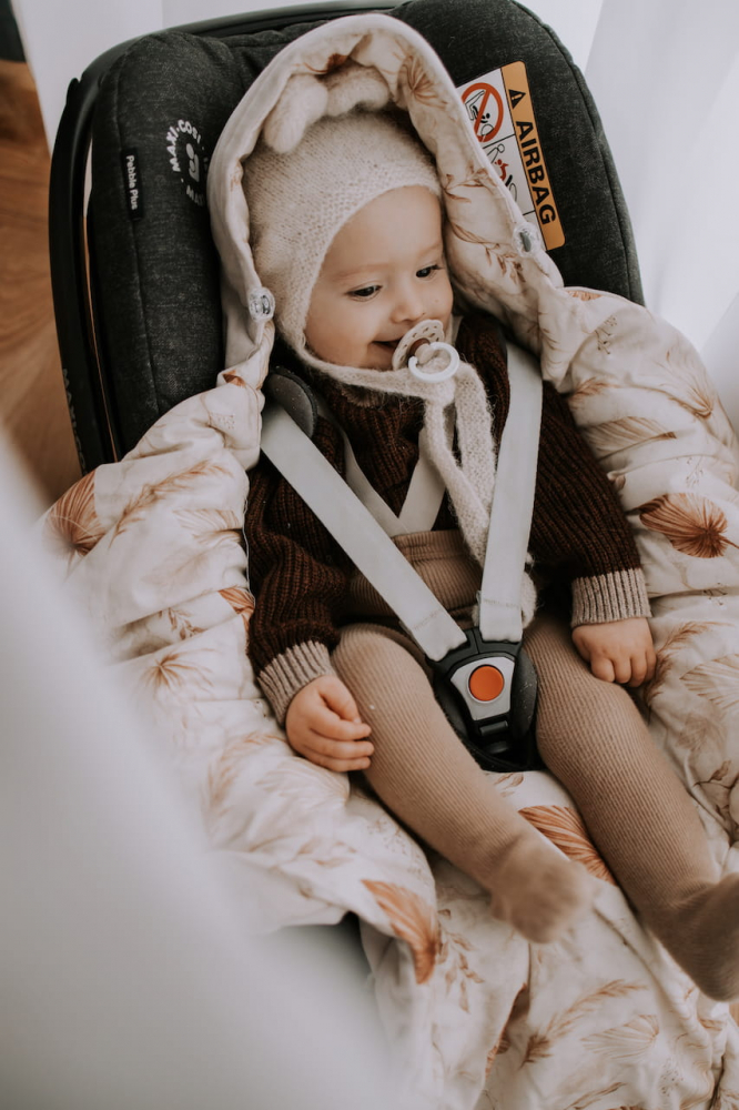 Paturica Nor Pufos Boho Sand pentru Scaun Auto - imagine 5