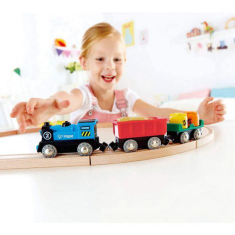 Hape Tren Marfar cu 2 Vagoane - Lemn Ecologic - imagine 3