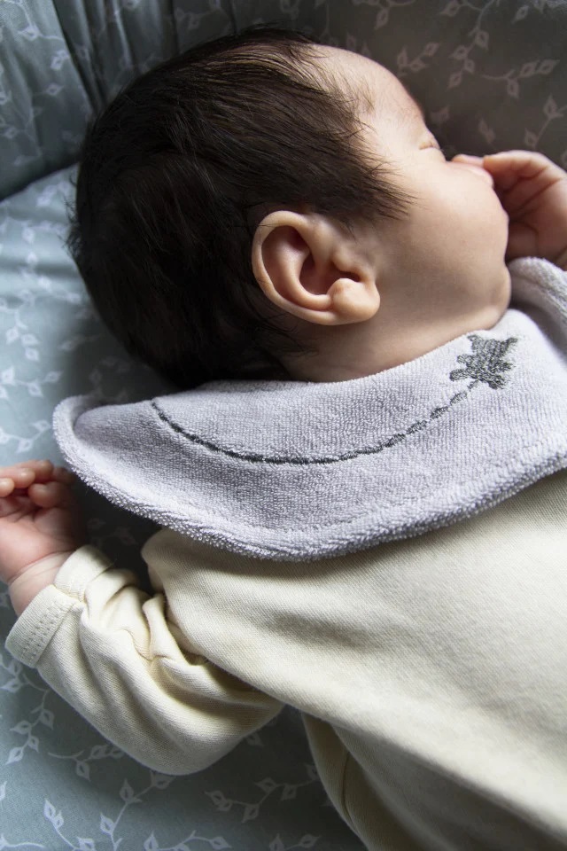 Baveta BabyJem Teddy Gri | Protecție la Masă