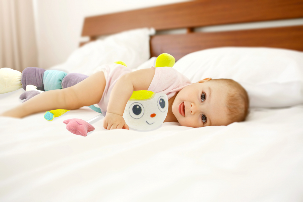 Protecție laterală BabyJem Caterpillar cu jucării - imagine 4